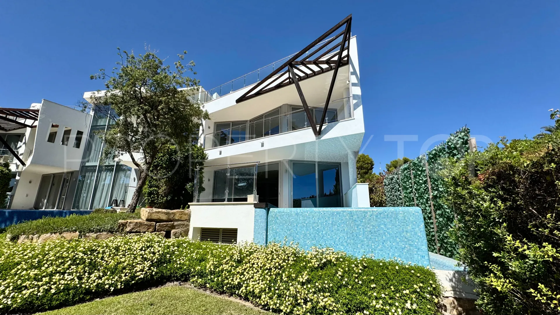 Villa pareada con 4 dormitorios en venta en Meisho Hills