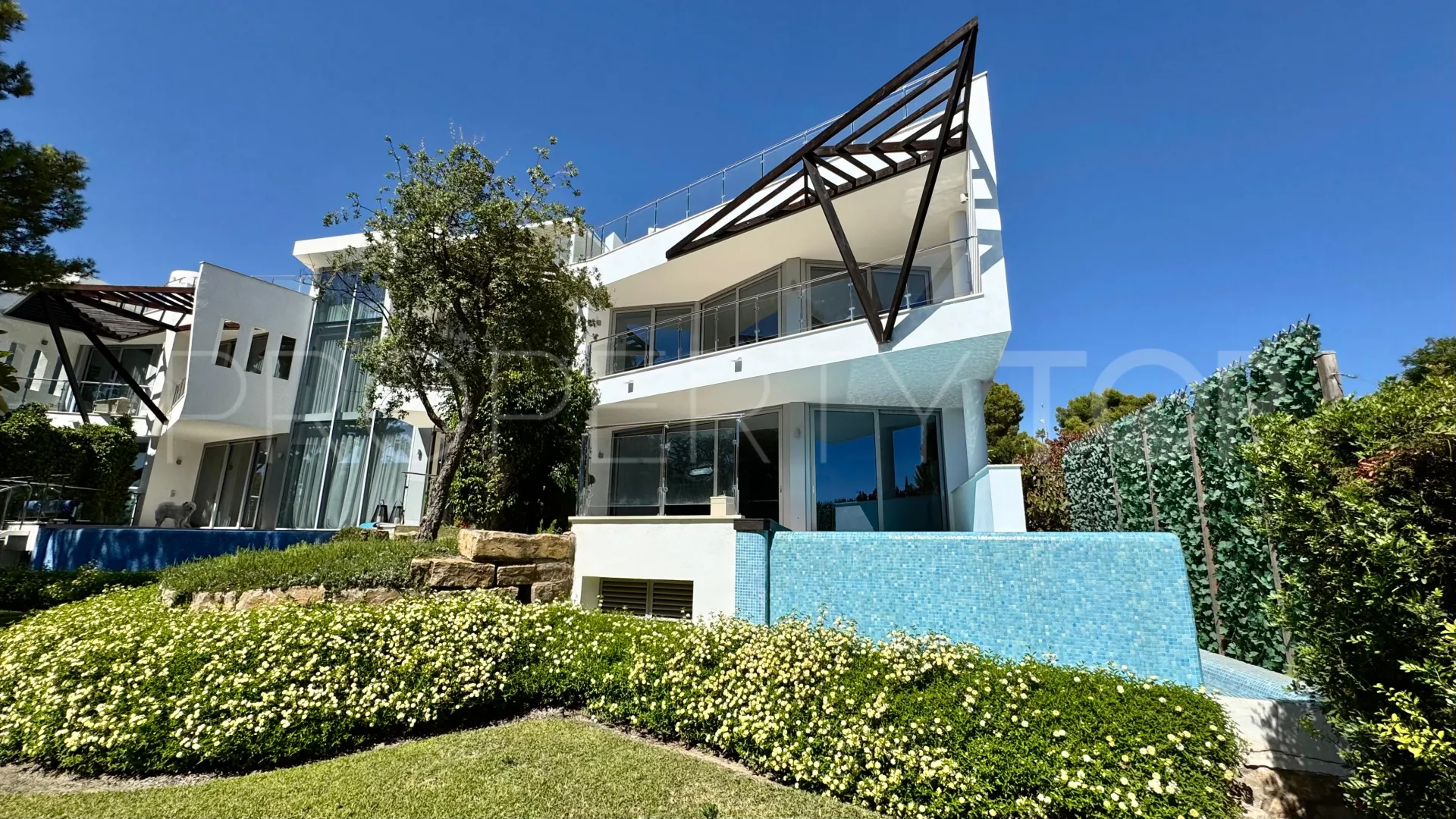 Villa pareada con 4 dormitorios en venta en Meisho Hills