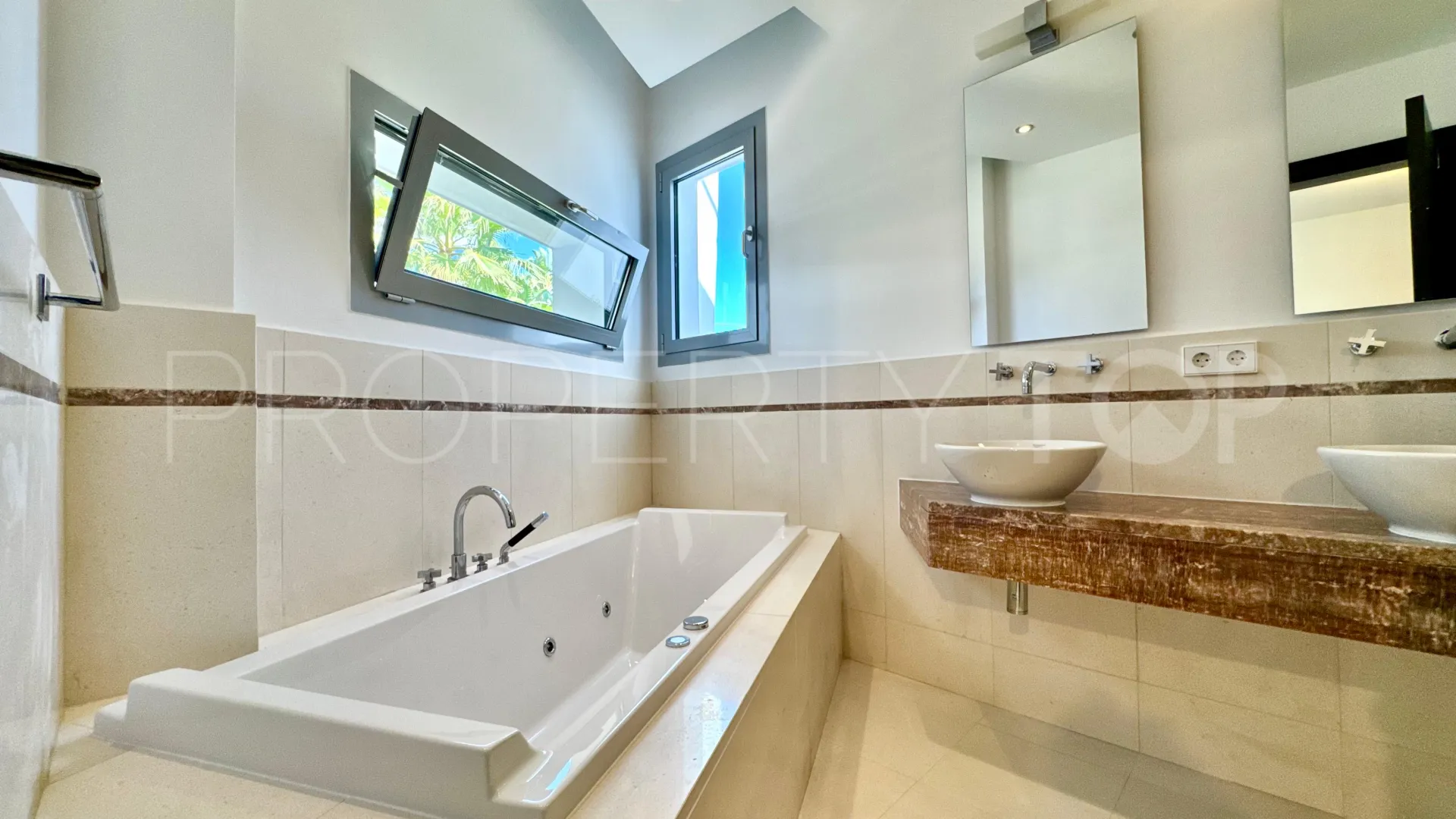 Villa pareada con 4 dormitorios en venta en Meisho Hills