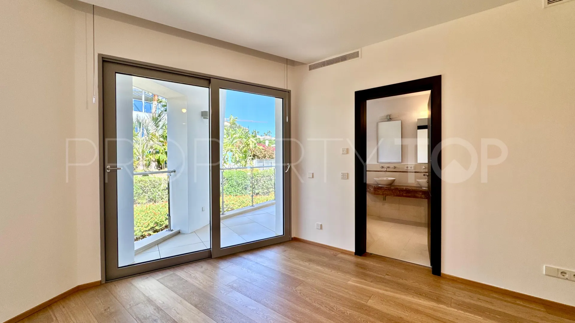 Villa pareada con 4 dormitorios en venta en Meisho Hills