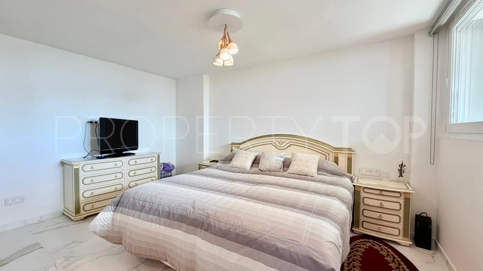 Se vende apartamento con 2 dormitorios en Nueva Andalucia