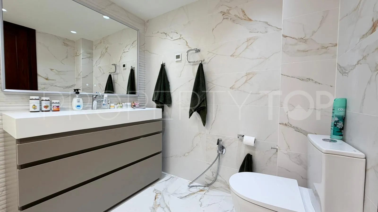 Se vende apartamento con 2 dormitorios en Nueva Andalucia