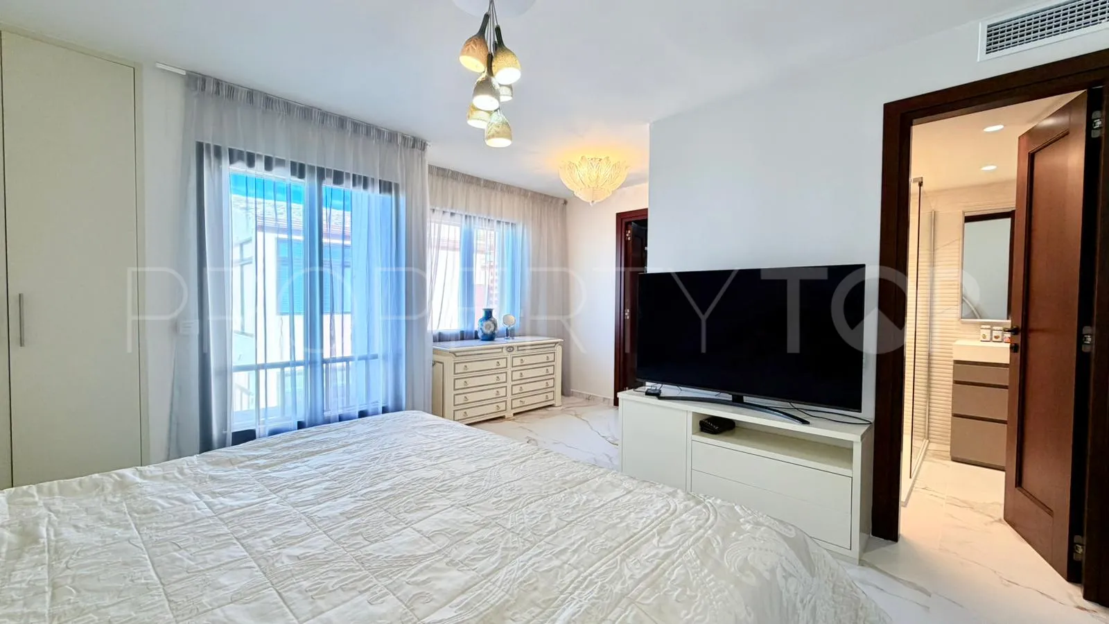 Se vende apartamento con 2 dormitorios en Nueva Andalucia
