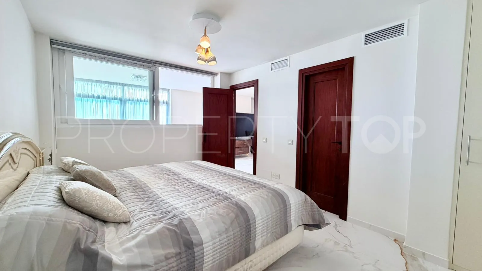Se vende apartamento con 2 dormitorios en Nueva Andalucia
