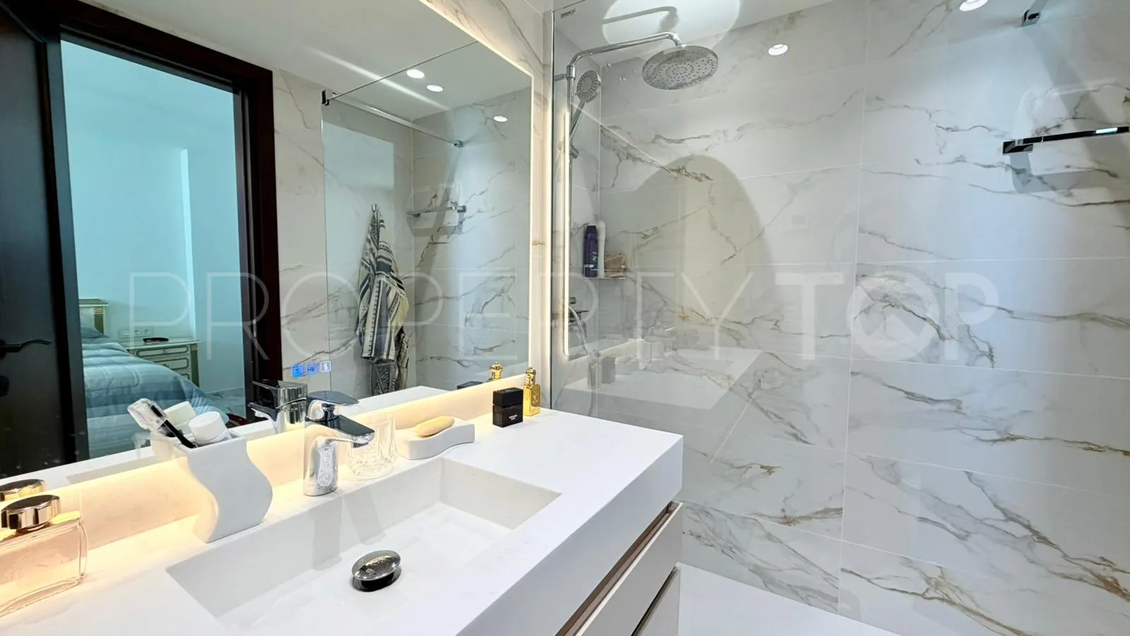 Se vende apartamento con 2 dormitorios en Nueva Andalucia
