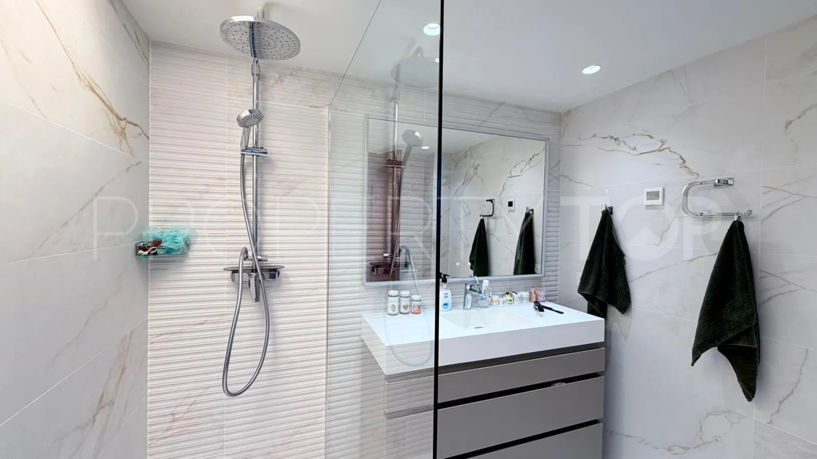 Se vende apartamento con 2 dormitorios en Nueva Andalucia
