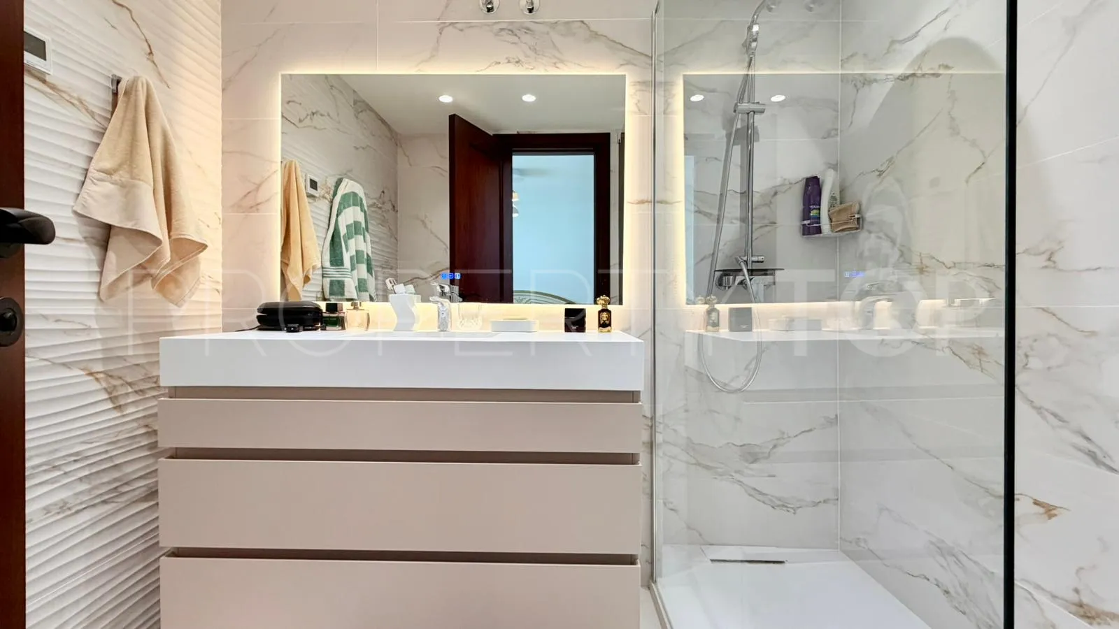 Se vende apartamento con 2 dormitorios en Nueva Andalucia