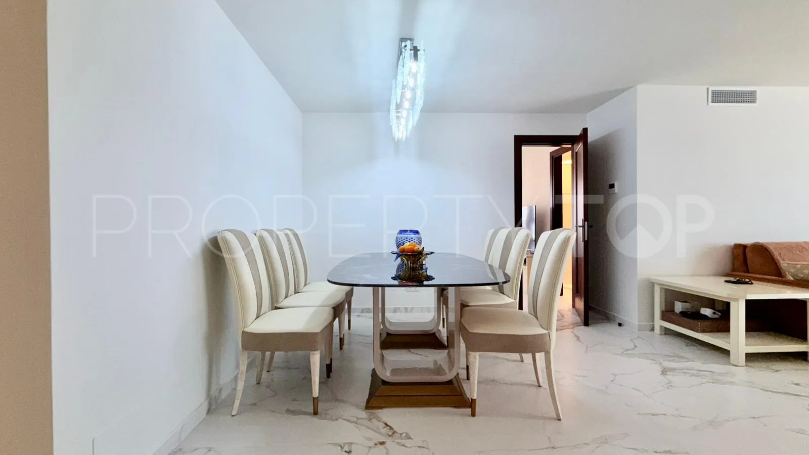 Se vende apartamento con 2 dormitorios en Nueva Andalucia
