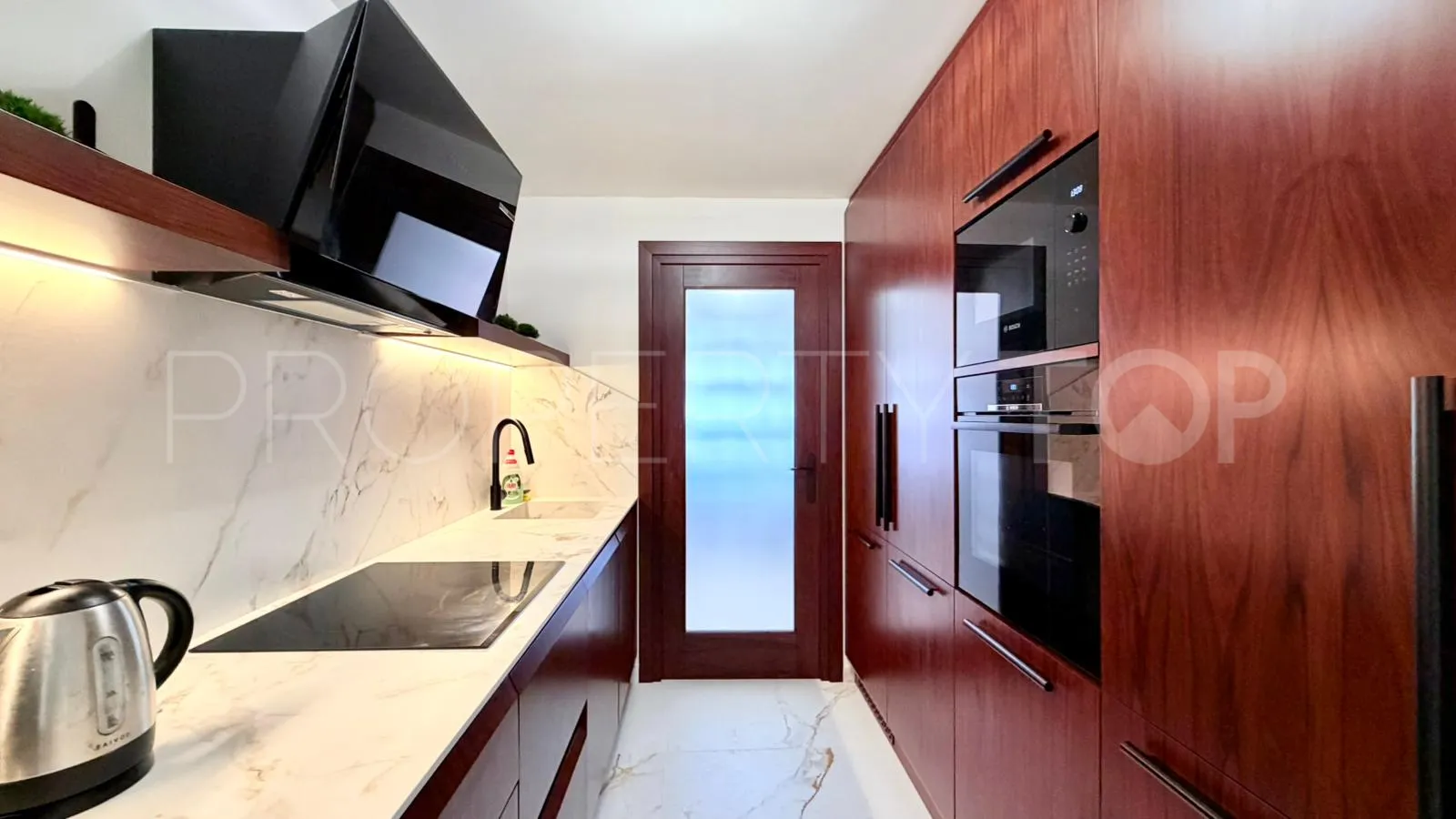 Se vende apartamento con 2 dormitorios en Nueva Andalucia