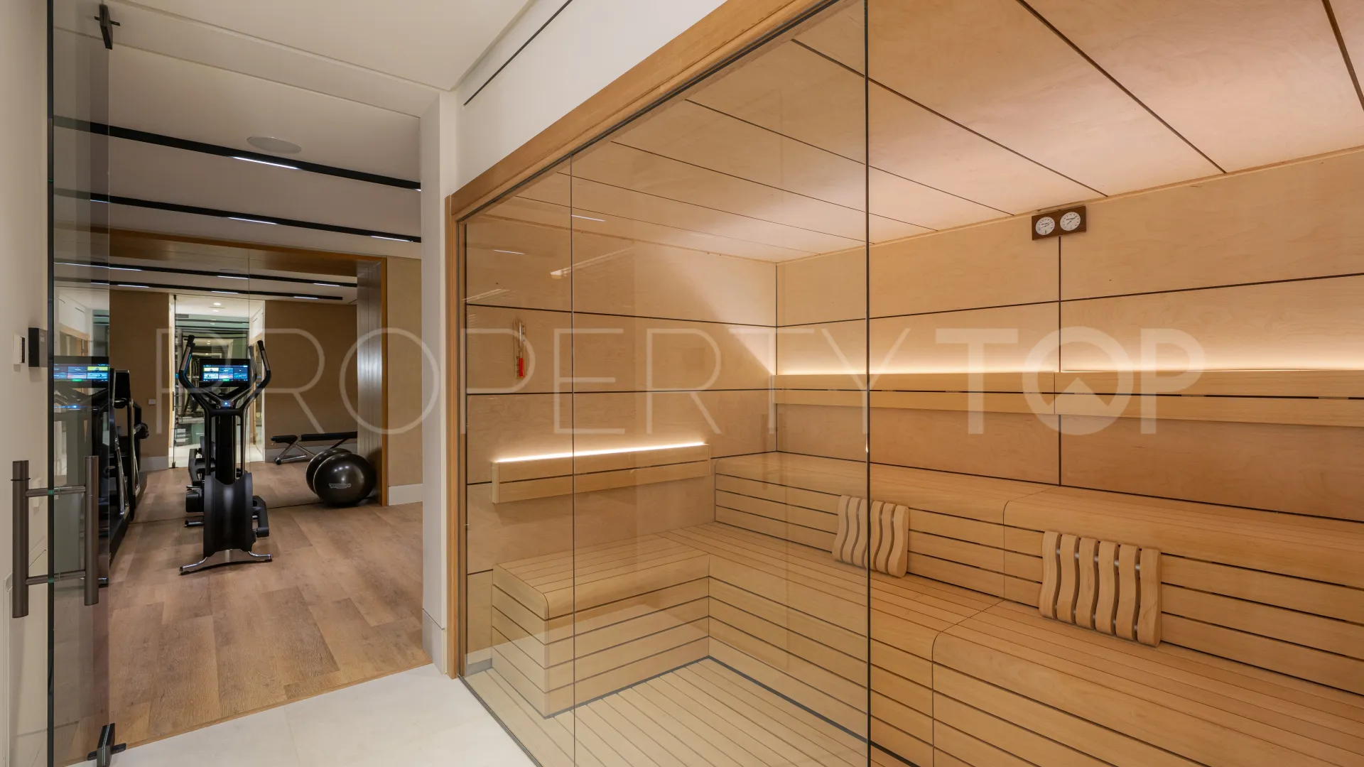 Marbella Hill Club, villa de 5 dormitorios a la venta