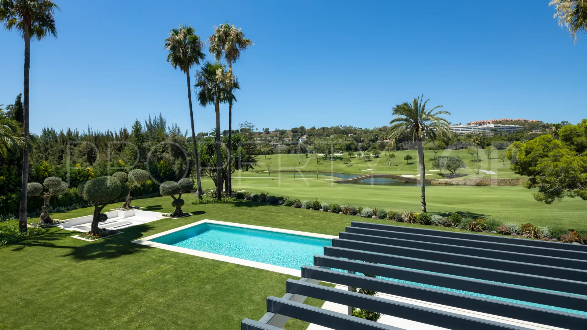 Comprar villa en Las Brisas con 7 dormitorios
