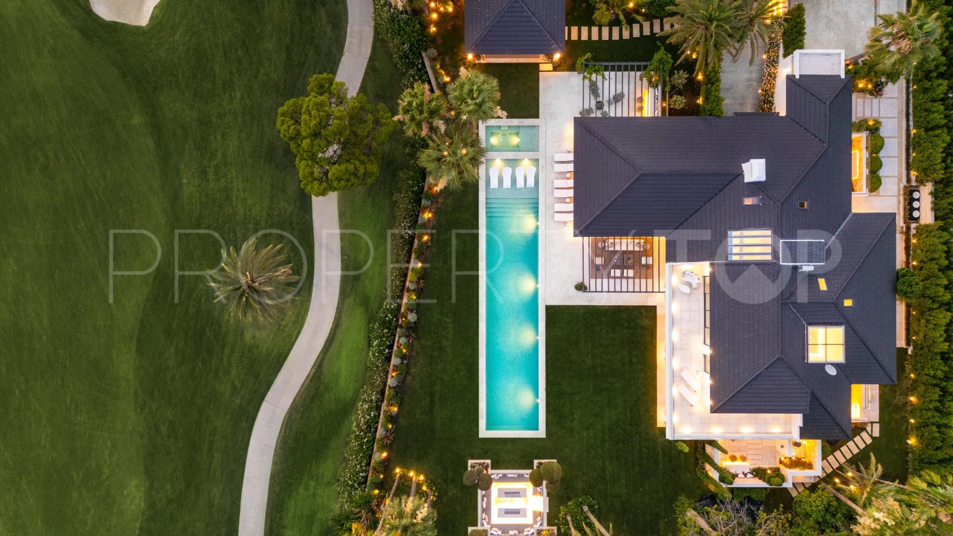 Comprar villa en Las Brisas con 7 dormitorios