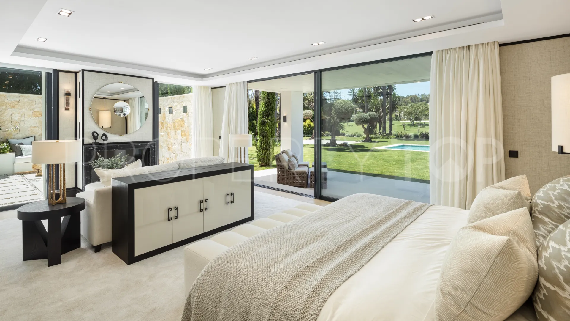 Comprar villa en Las Brisas con 7 dormitorios