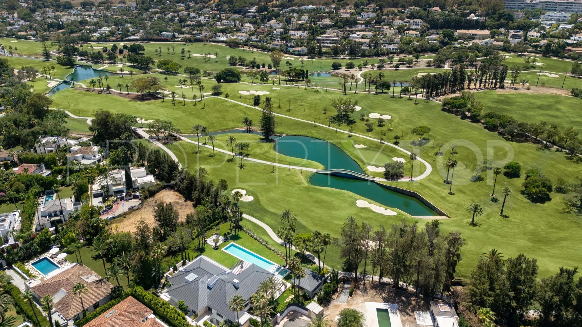 Comprar villa en Las Brisas con 7 dormitorios