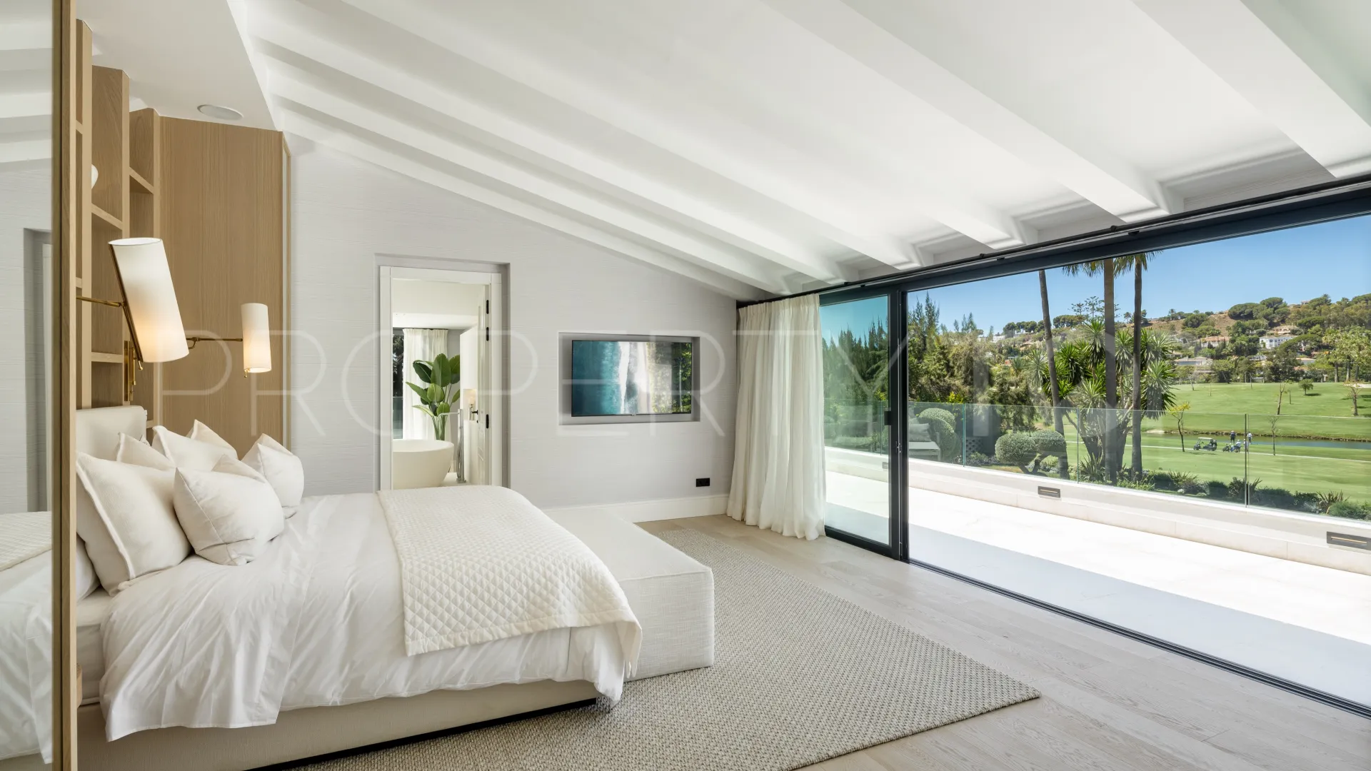 Comprar villa en Las Brisas con 7 dormitorios