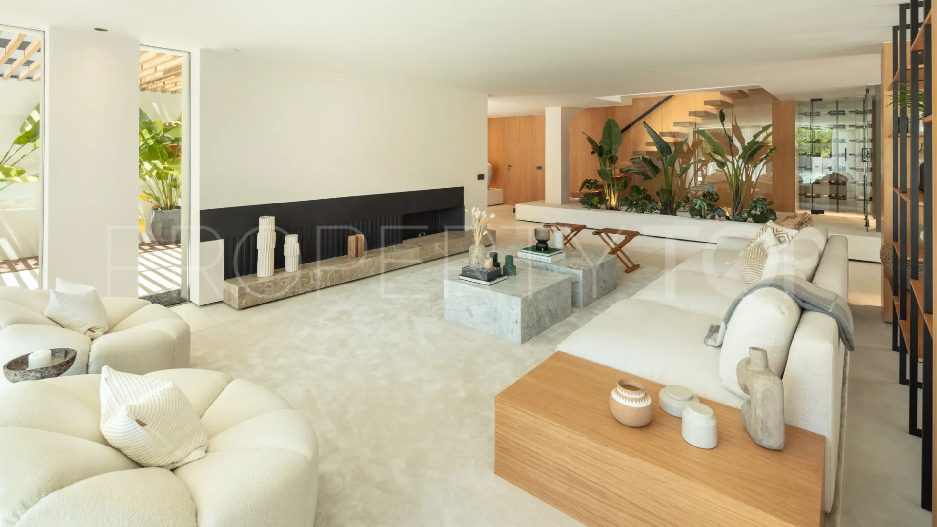 For sale villa with 4 bedrooms in Nueva Andalucia