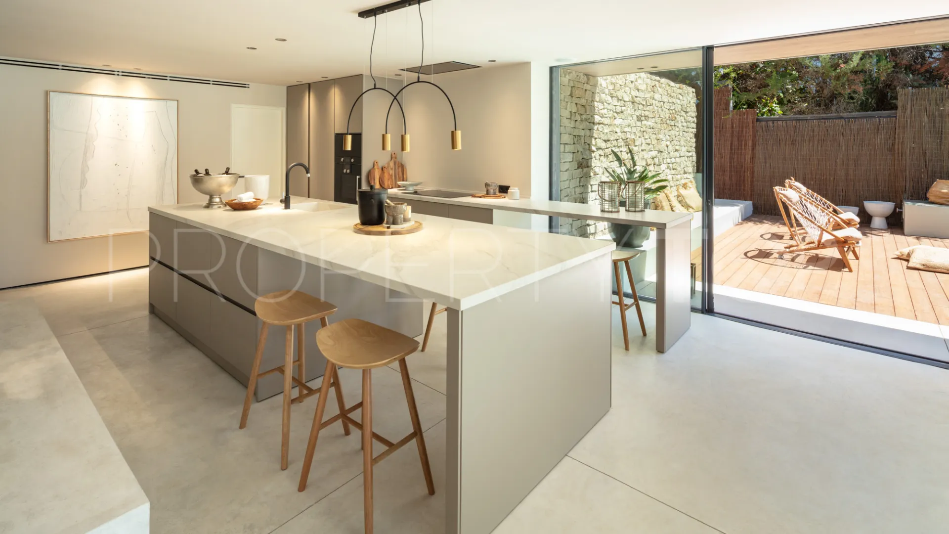 For sale villa with 4 bedrooms in Nueva Andalucia