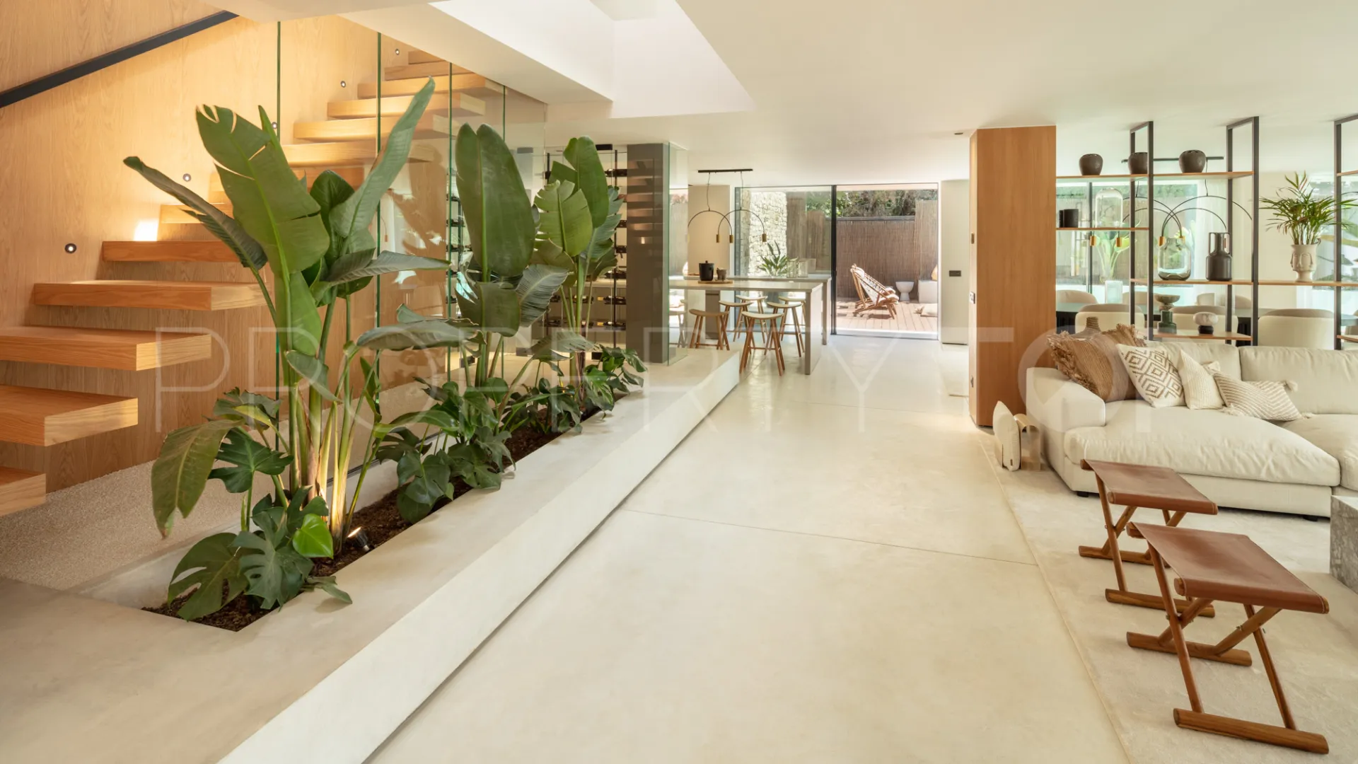 For sale villa with 4 bedrooms in Nueva Andalucia