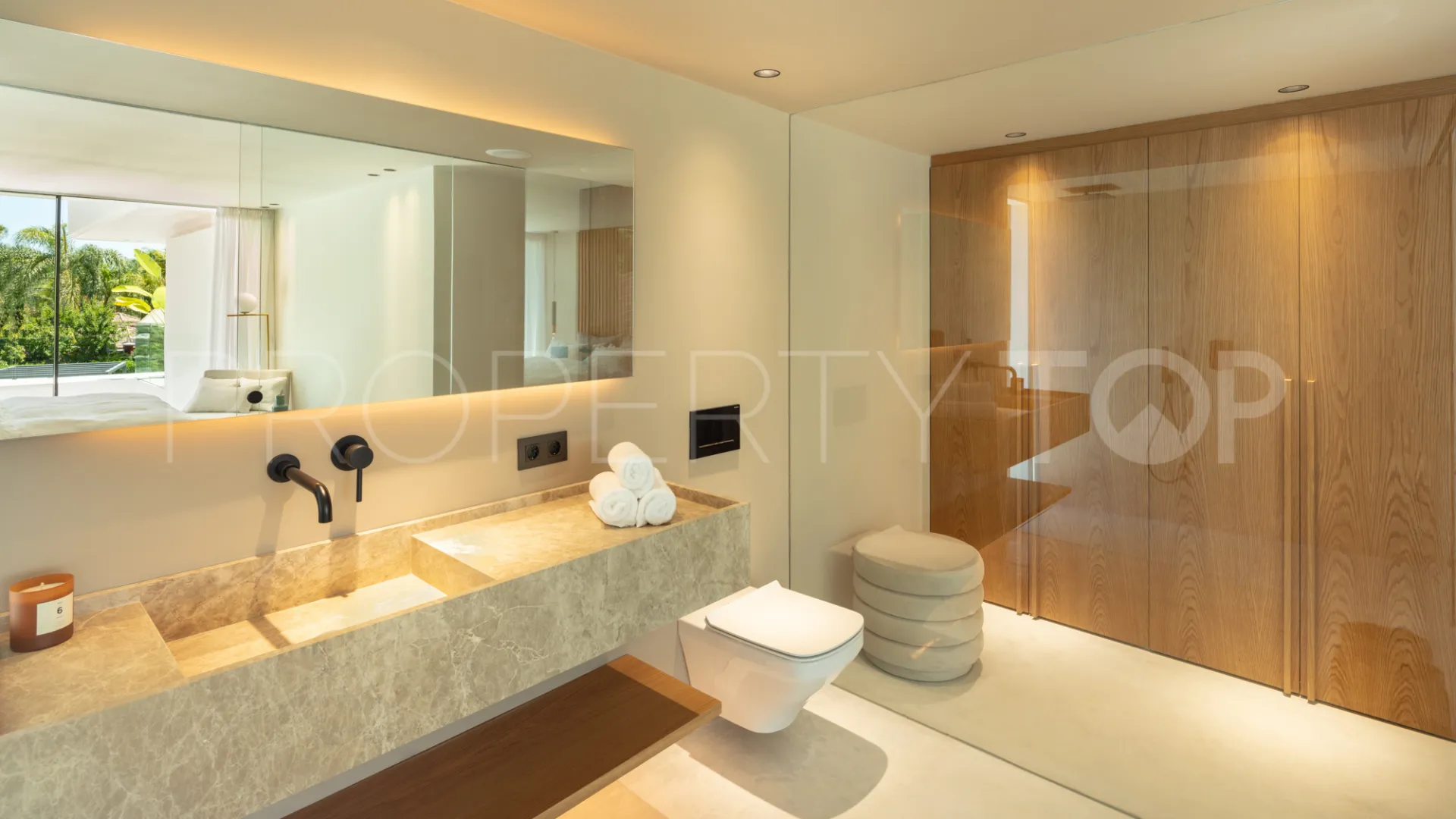 For sale villa with 4 bedrooms in Nueva Andalucia
