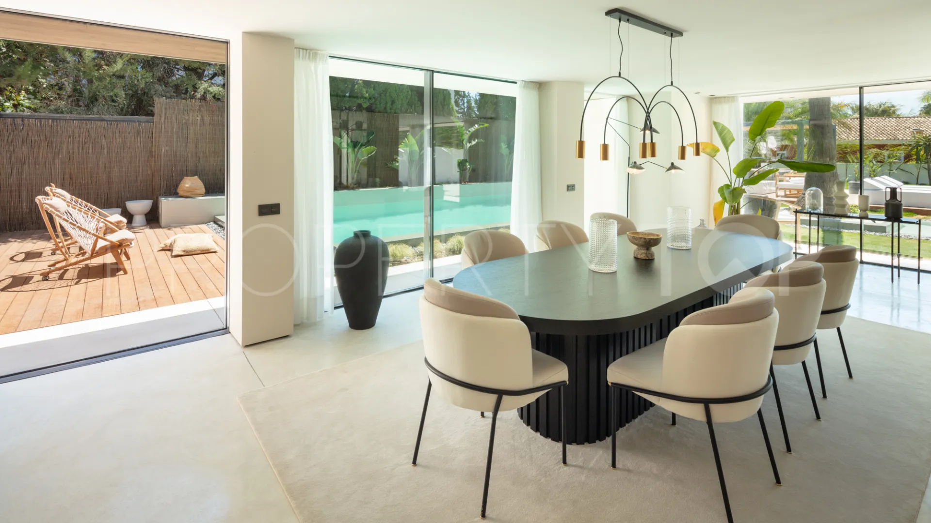 For sale villa with 4 bedrooms in Nueva Andalucia