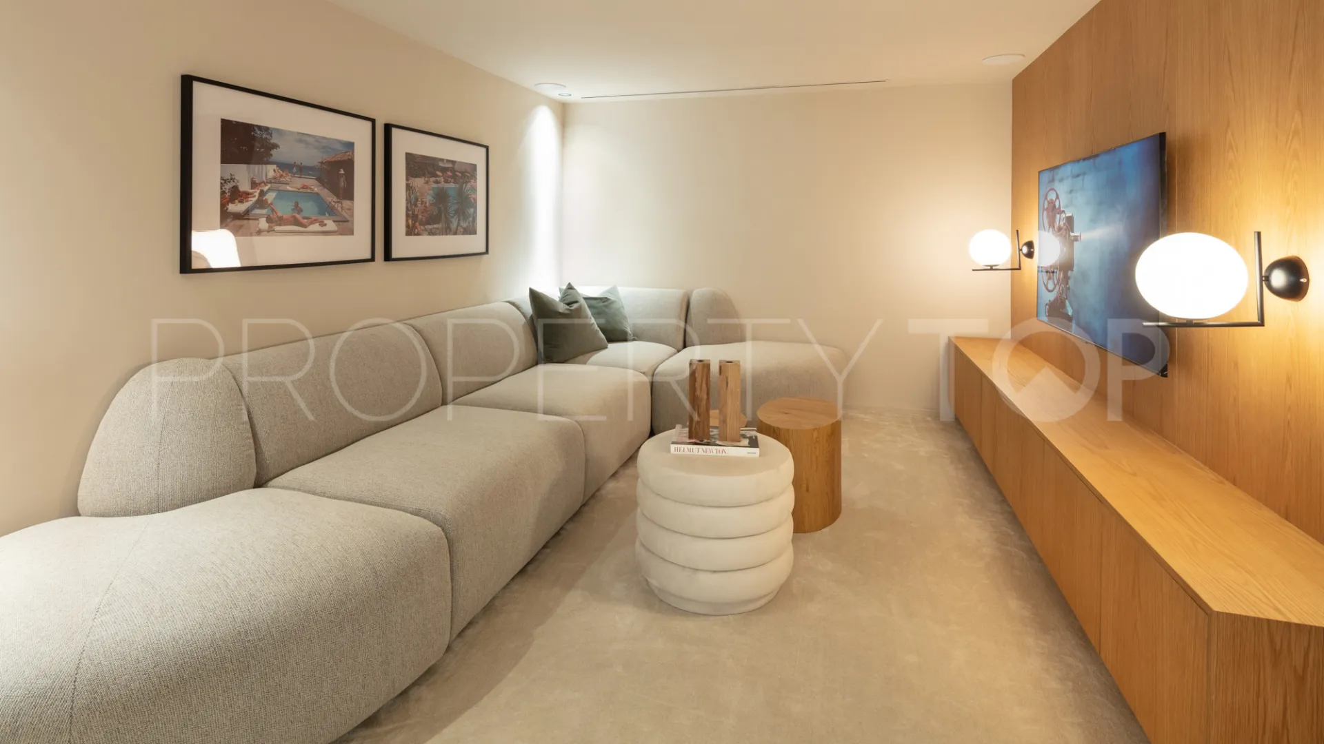 For sale villa with 4 bedrooms in Nueva Andalucia