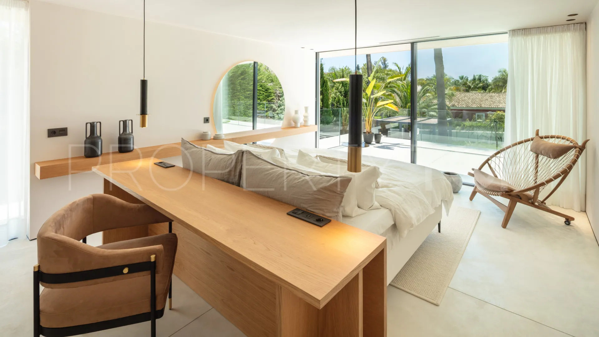 For sale villa with 4 bedrooms in Nueva Andalucia