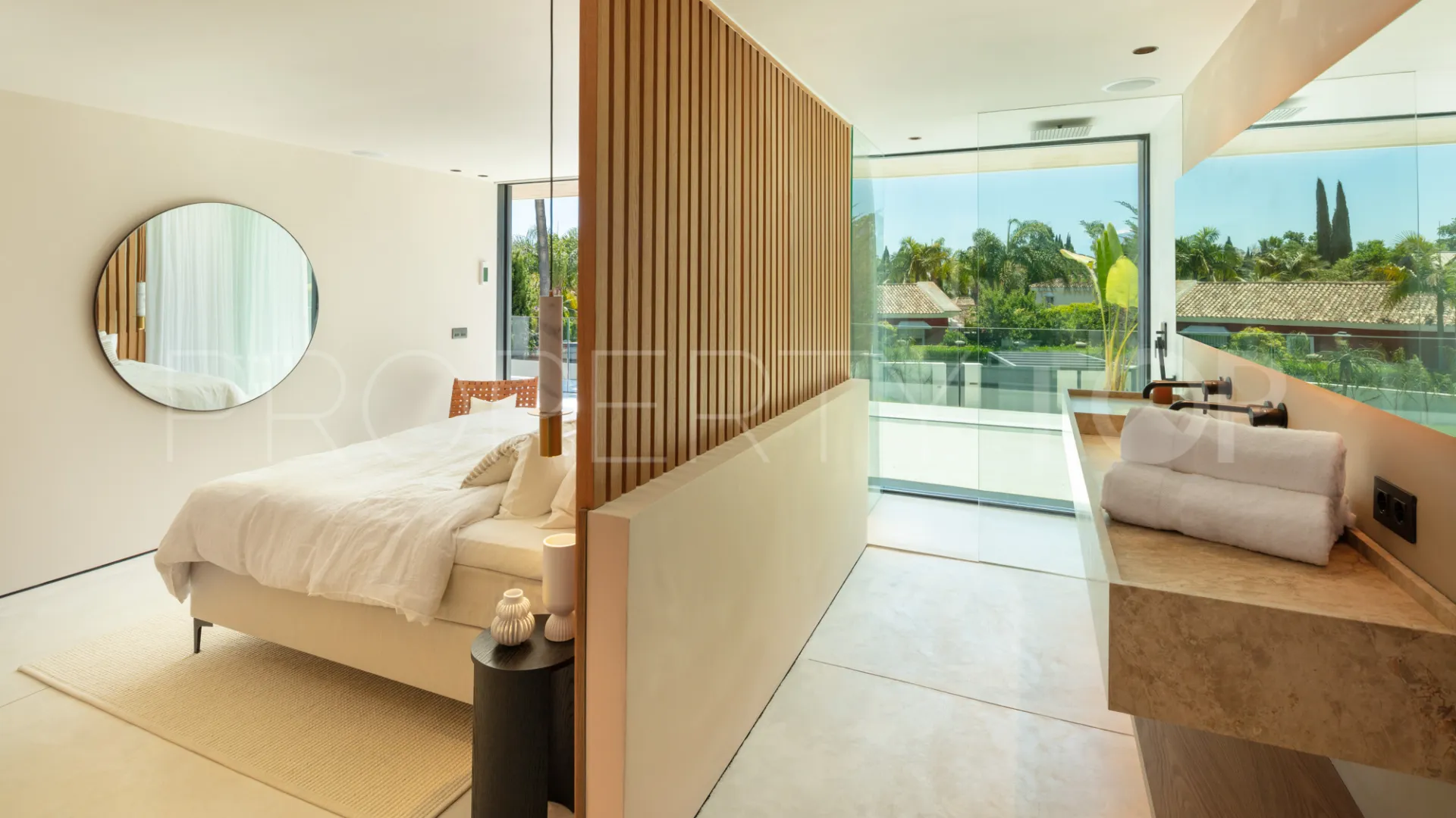 For sale villa with 4 bedrooms in Nueva Andalucia