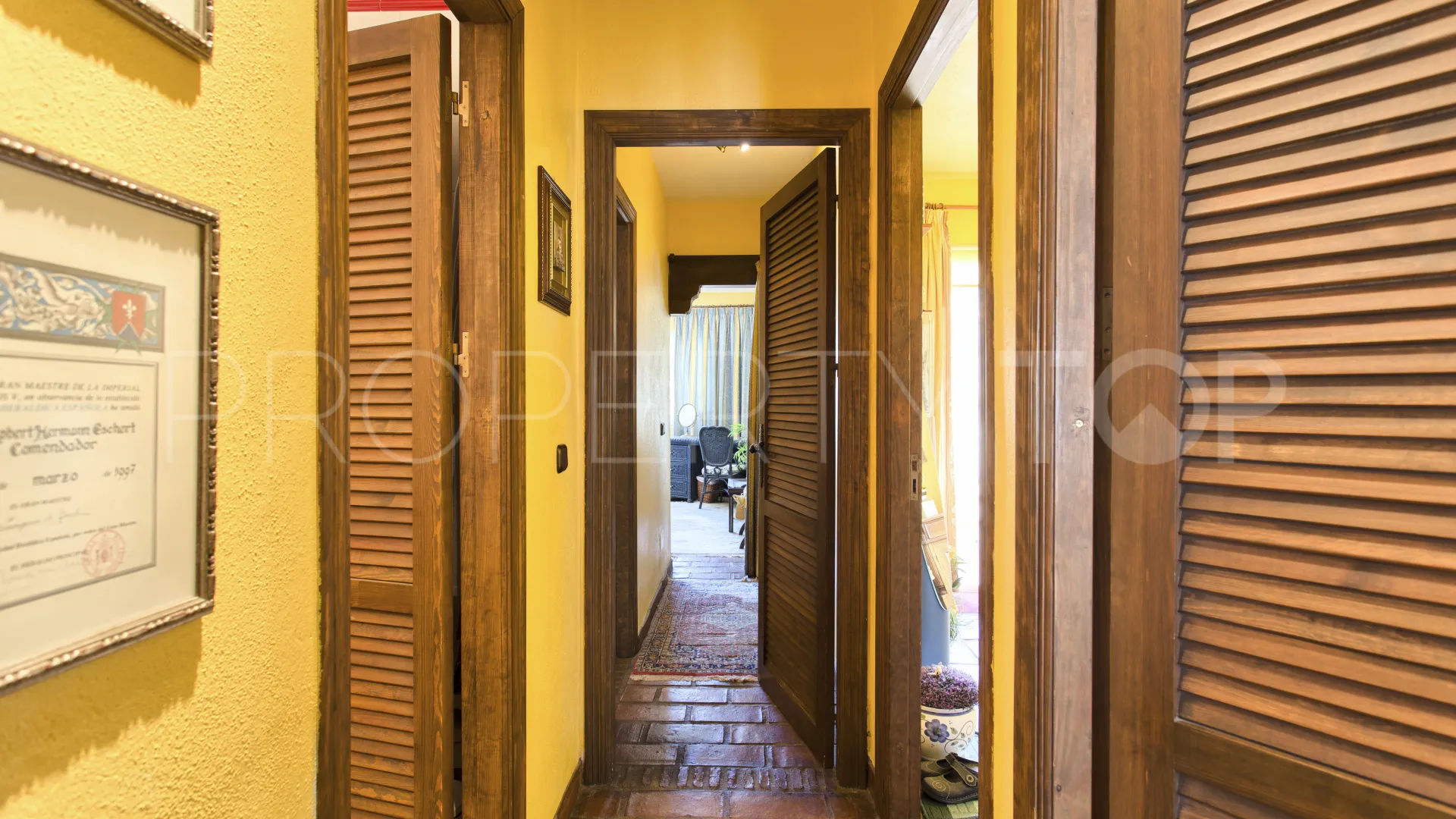 3 bedrooms Benahavis Centro town house for sale
