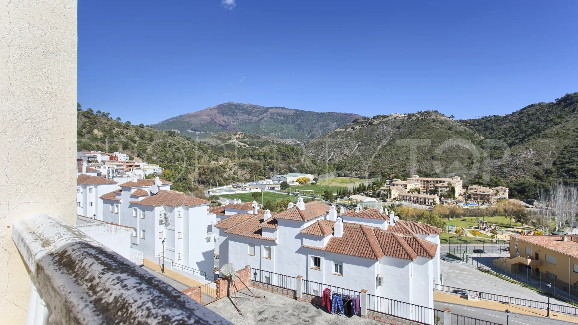 3 bedrooms Benahavis Centro town house for sale