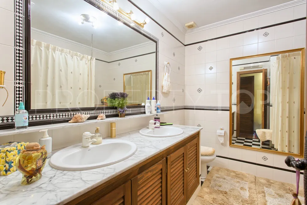 3 bedrooms Benahavis Centro town house for sale