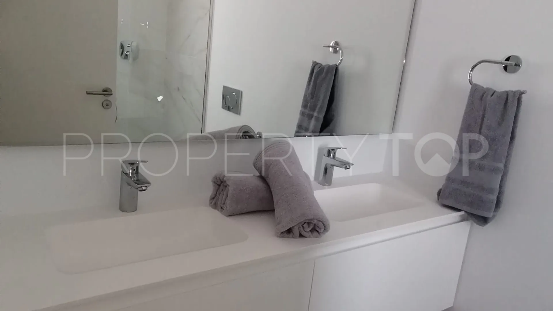Adosado a la venta de 3 dormitorios en Los Naranjos de Marbella