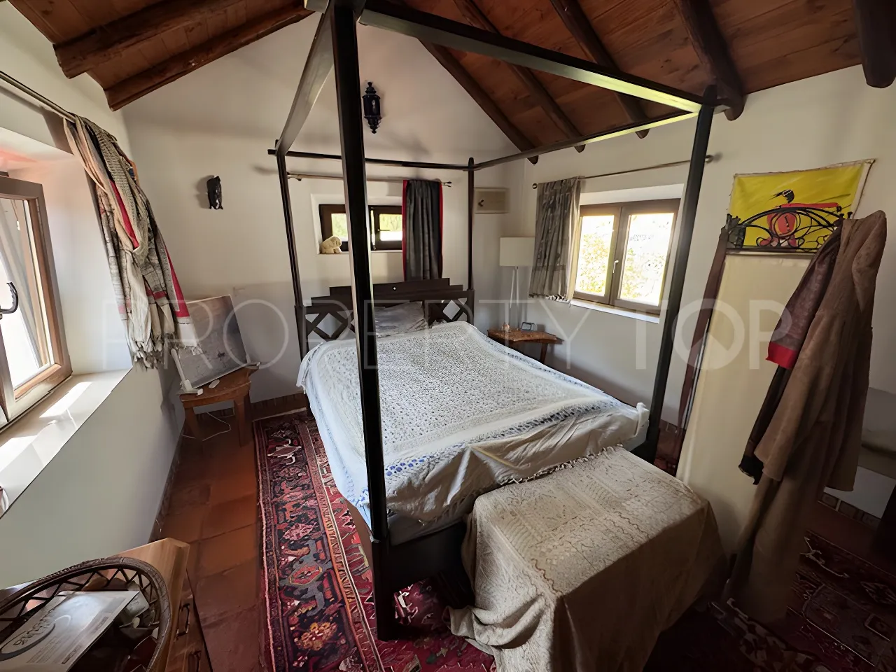 Villa for sale in Casares