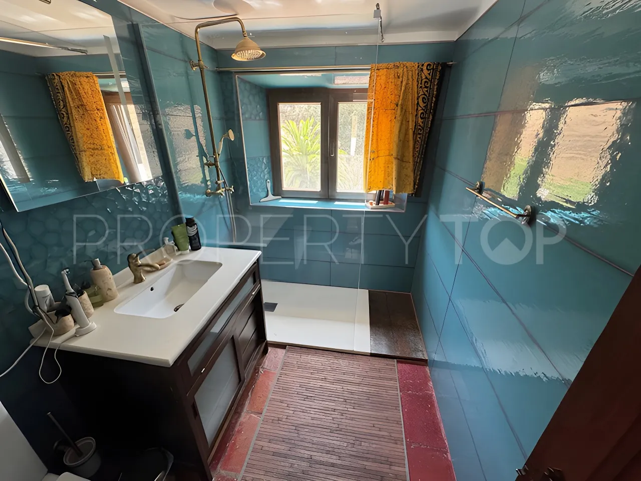 Villa for sale in Casares