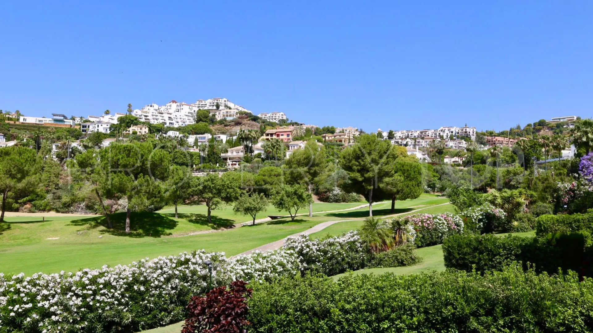 Comprar apartamento con 3 dormitorios en Los Arqueros