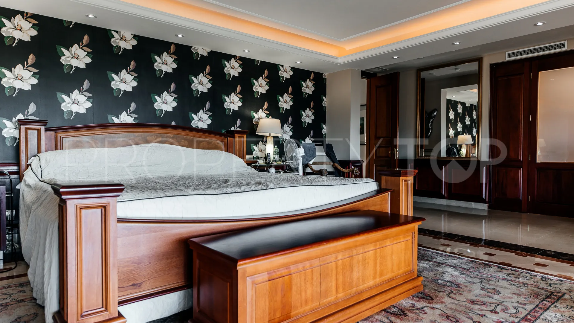 12 bedrooms villa in La Zagaleta for sale