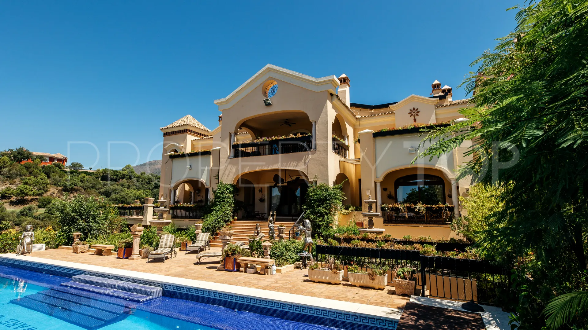 12 bedrooms villa in La Zagaleta for sale