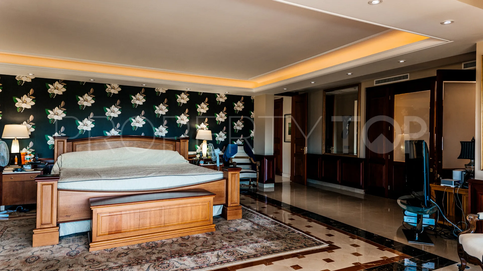 12 bedrooms villa in La Zagaleta for sale