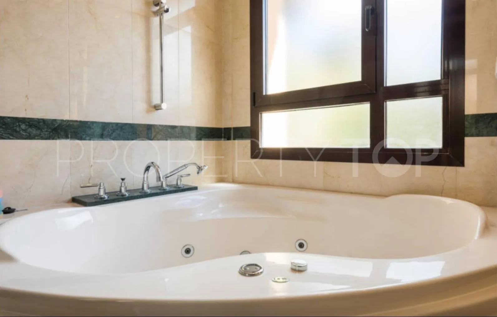 Bungalow con 3 dormitorios en venta en Bahia de Banus