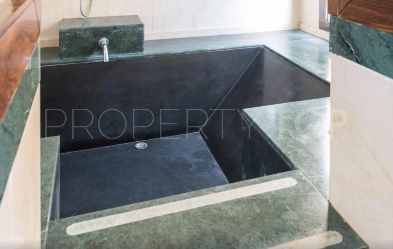 Bungalow con 3 dormitorios en venta en Bahia de Banus