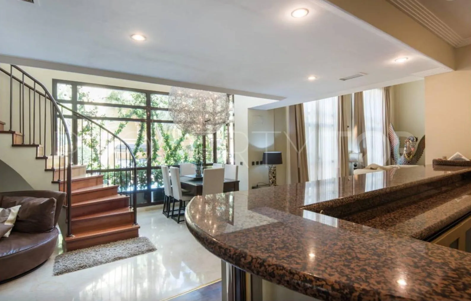 Bungalow con 3 dormitorios en venta en Bahia de Banus