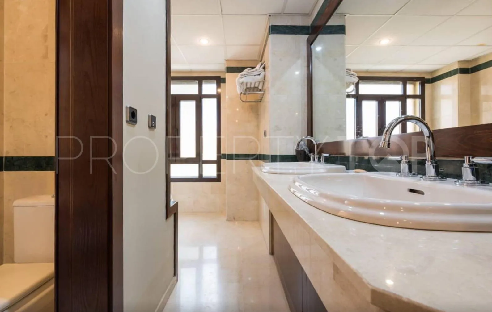 Bungalow con 3 dormitorios en venta en Bahia de Banus