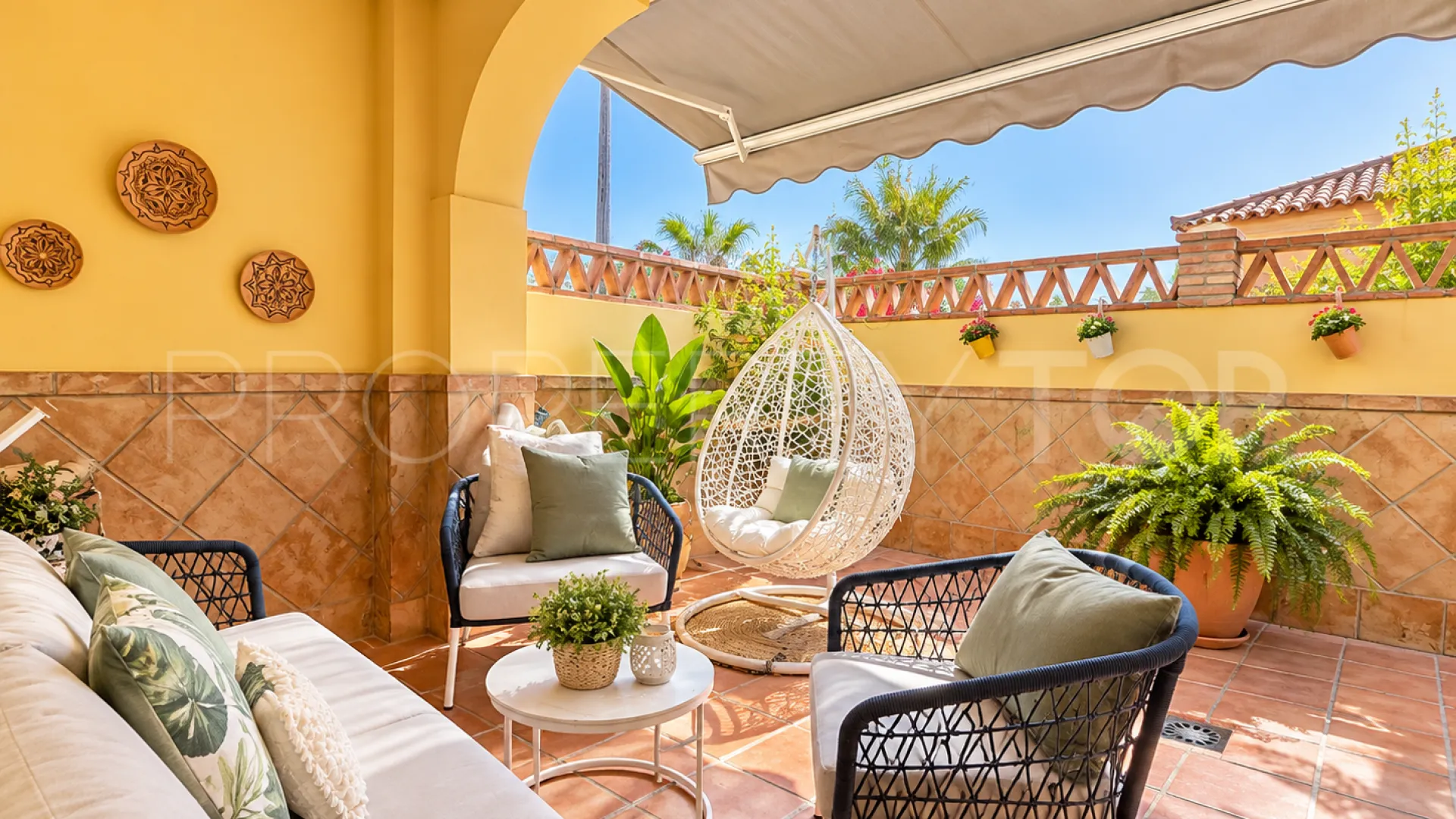 Buy Estepona Town town house with 4 bedrooms
