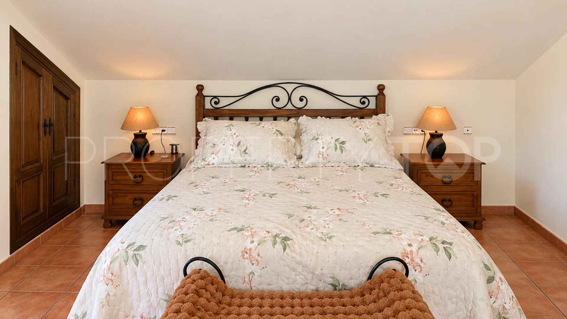 Buy Estepona Town town house with 4 bedrooms