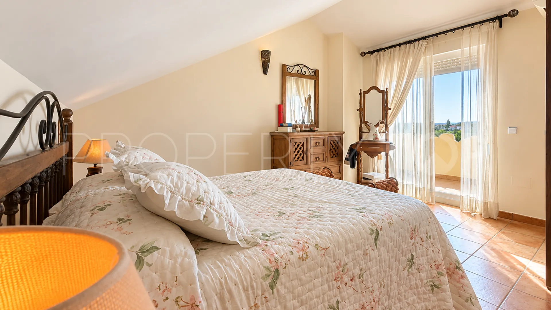 Buy Estepona Town town house with 4 bedrooms