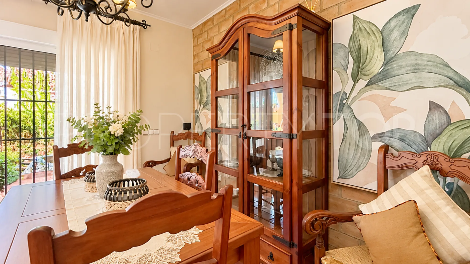 Buy Estepona Town town house with 4 bedrooms