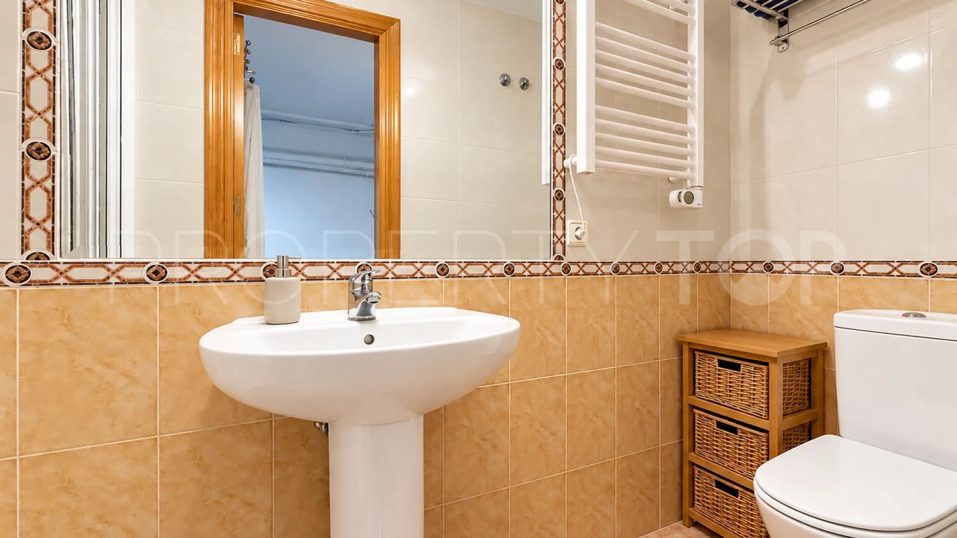 Buy Estepona Town town house with 4 bedrooms