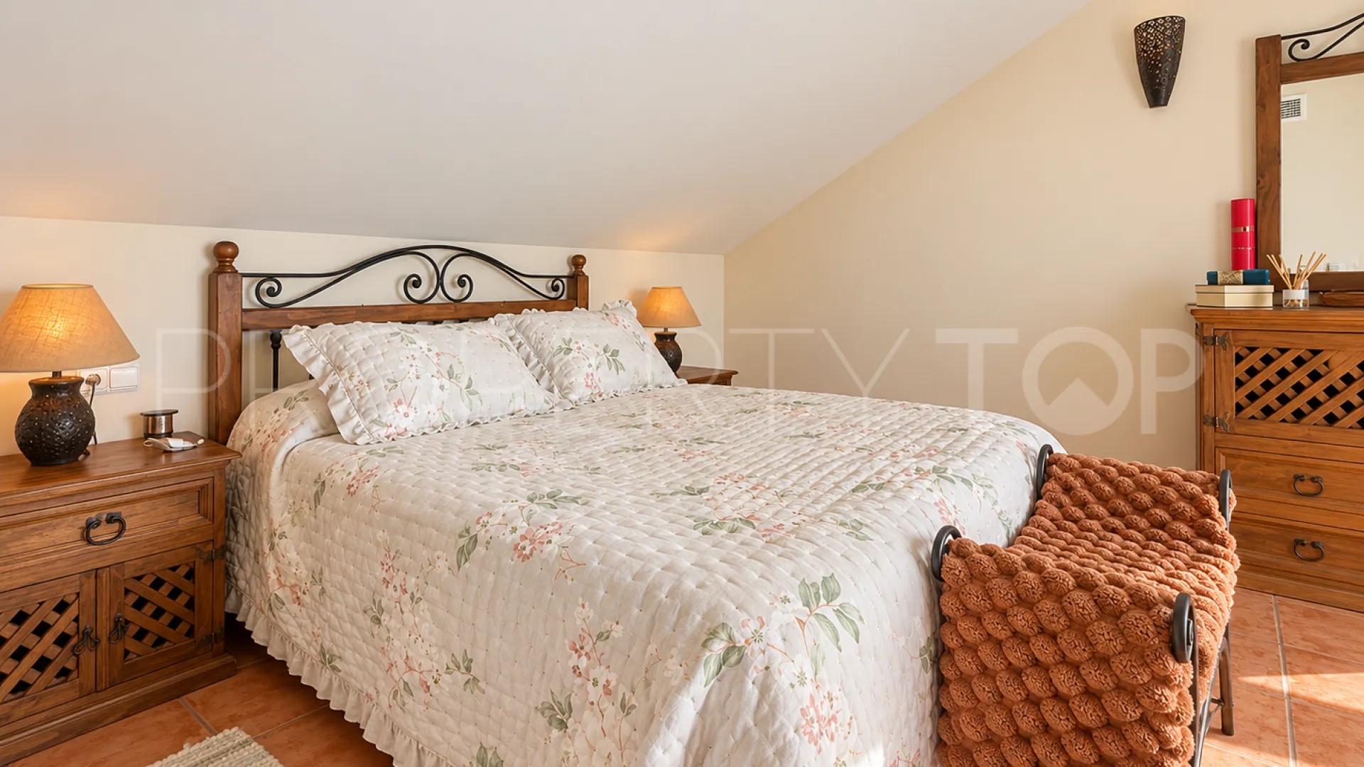 Buy Estepona Town town house with 4 bedrooms