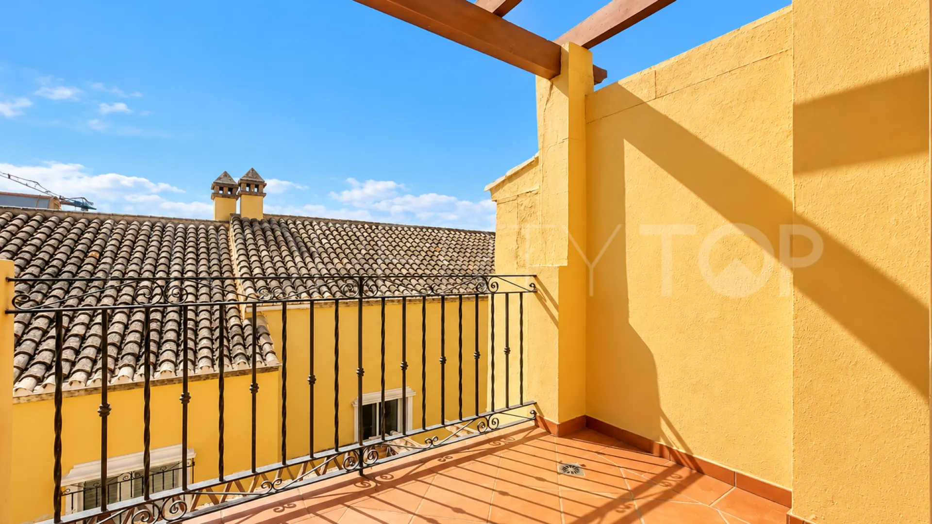 Buy Estepona Town town house with 4 bedrooms