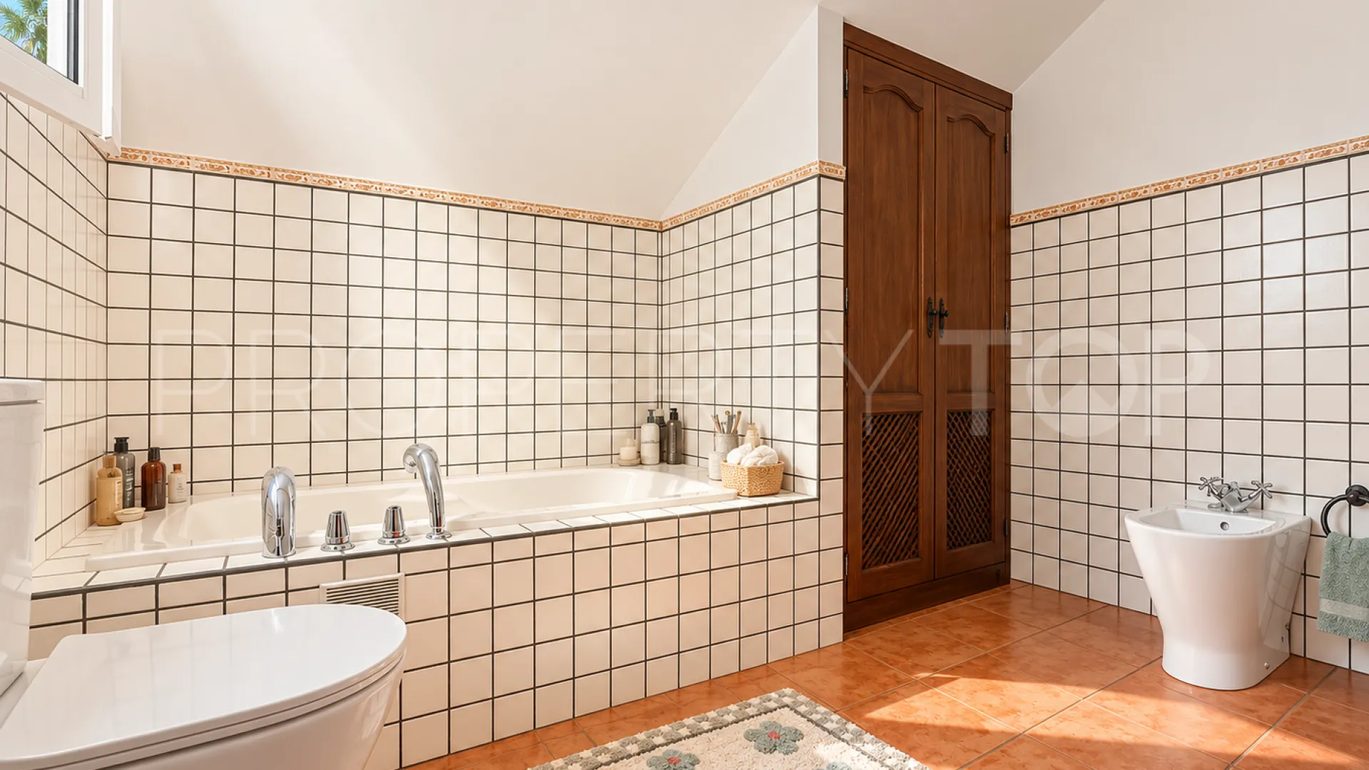 Buy Estepona Town town house with 4 bedrooms