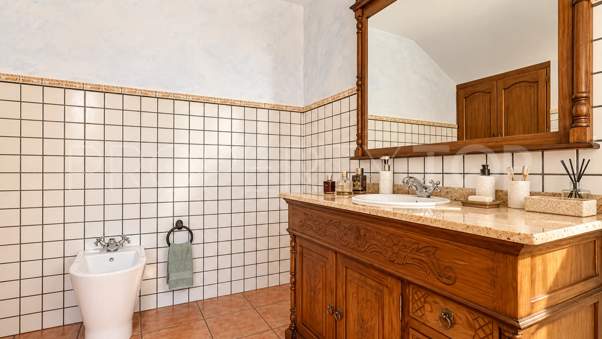 Buy Estepona Town town house with 4 bedrooms
